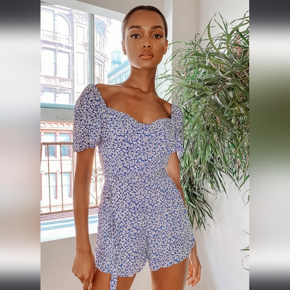 Lulus Sweet Sensation Blue Floral Print Short Sleeve Romper Size S